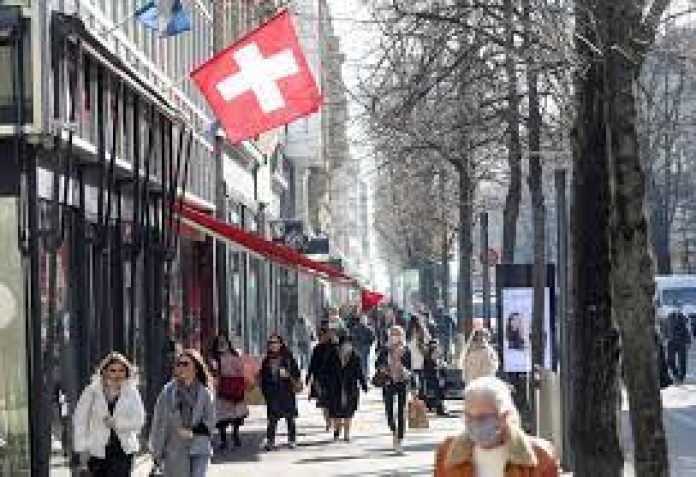 Swiss economic growth flat in Q4 as exports and manufacturing drop