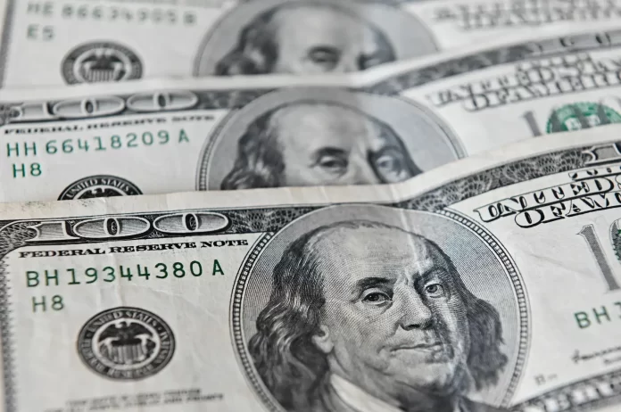 للابتعاد عن الدولار الأميركي تتزايد . لكن الدولار لا يزال الملك