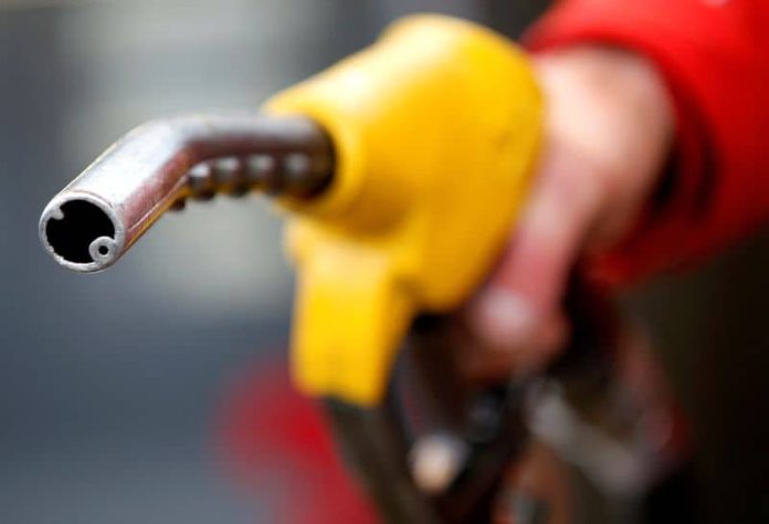 Petróleo cae 1%, cautela de deuda de EE. UU. contrarresta preocupaciones sobre suministro
