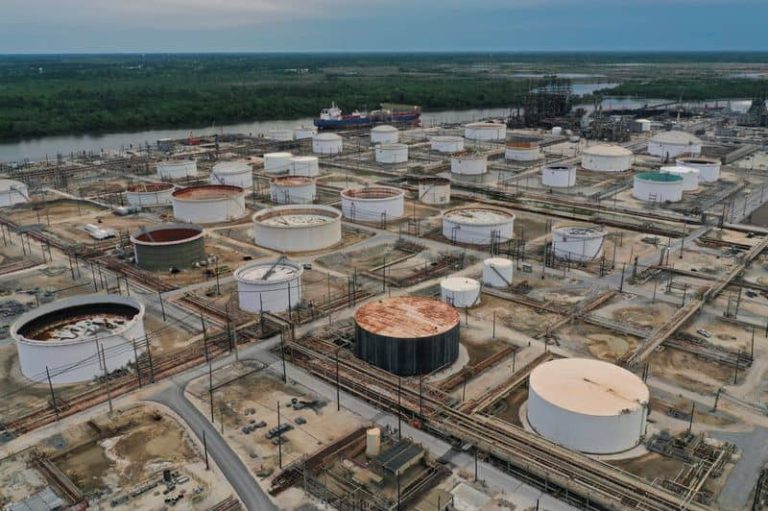 Oil rises but on track for third week of losses due to demand worries