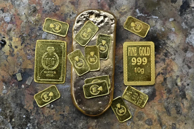 Gold is rising, but is heading for a weekly loss
