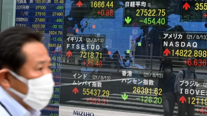 نيكي الياباني يغلق عند ذروة عام ونصف بدعم من مكاسب حملة الأسهم