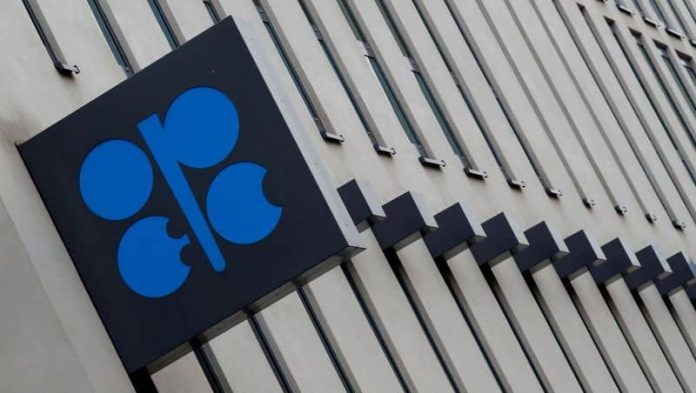 ОПЕК+ вряд ли углубит сокращение поставок нефти на встрече 4 июня, говорят источники