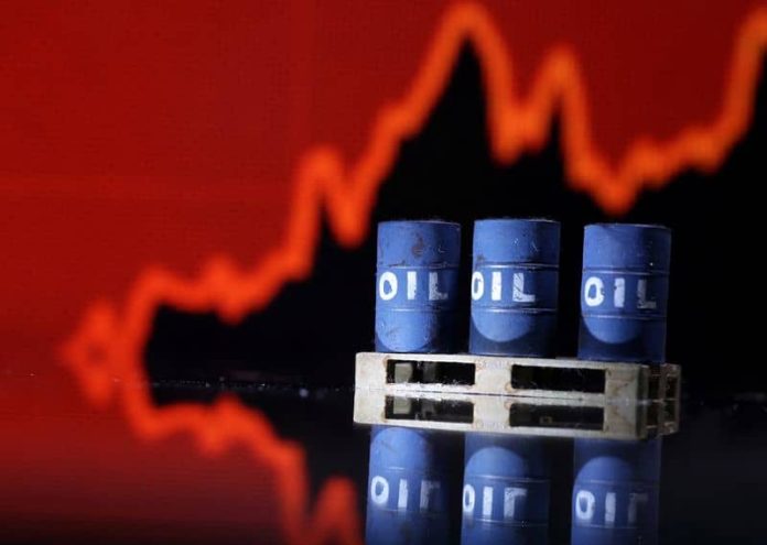Oil rises as hawkish Fed talk expectations offset China demand worries