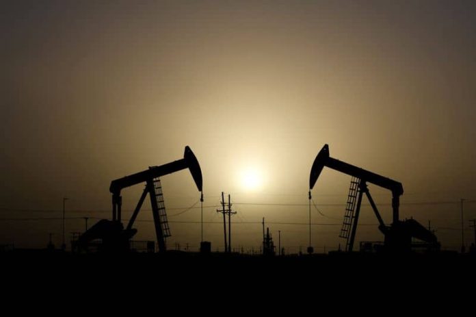 Цены на нефть растут из-за сокращения поставок, надеются в Китае