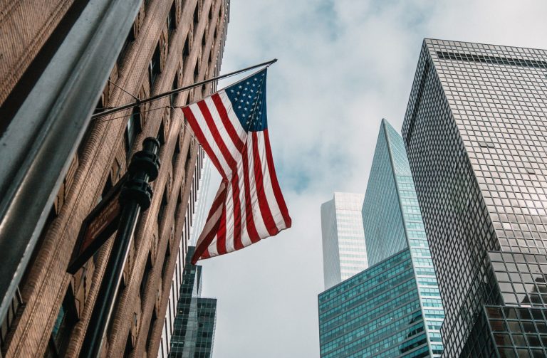 The US Secretary of Commerce is heading to Beijing to face challenges and reach important agreements despite the penetration of Chinese e-mail hackers. What will this exciting meeting reveal?!