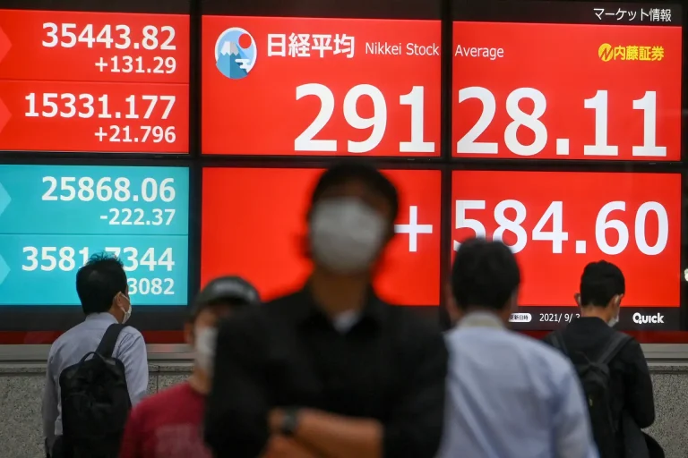 European stocks open lower, but are heading for their best weekly performance in more than 3 months