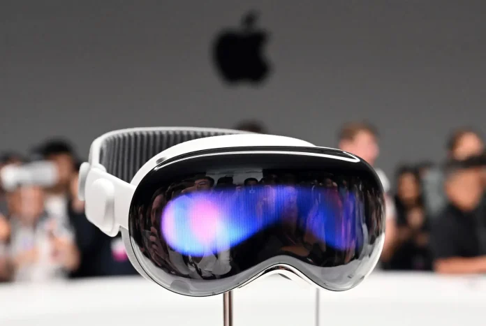 بعد شهر من الكشف عنها..Apple تخفض توقعاتها لإنتاج نظارة Vision Pro