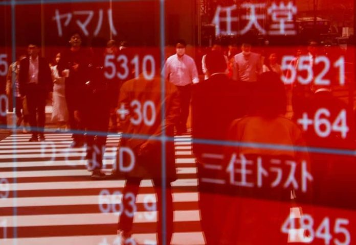 Bolsas asiáticas atingem mínimas de 9 meses com preocupações sobre China e EUA