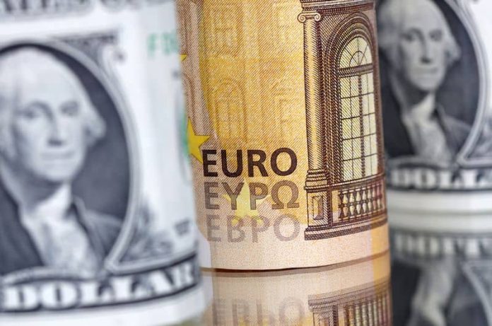 در حالی که سیاستگذار بانک مرکزی اروپا لحن محتاطانه ای اتخاذ می کند، یورو سقوط می کند